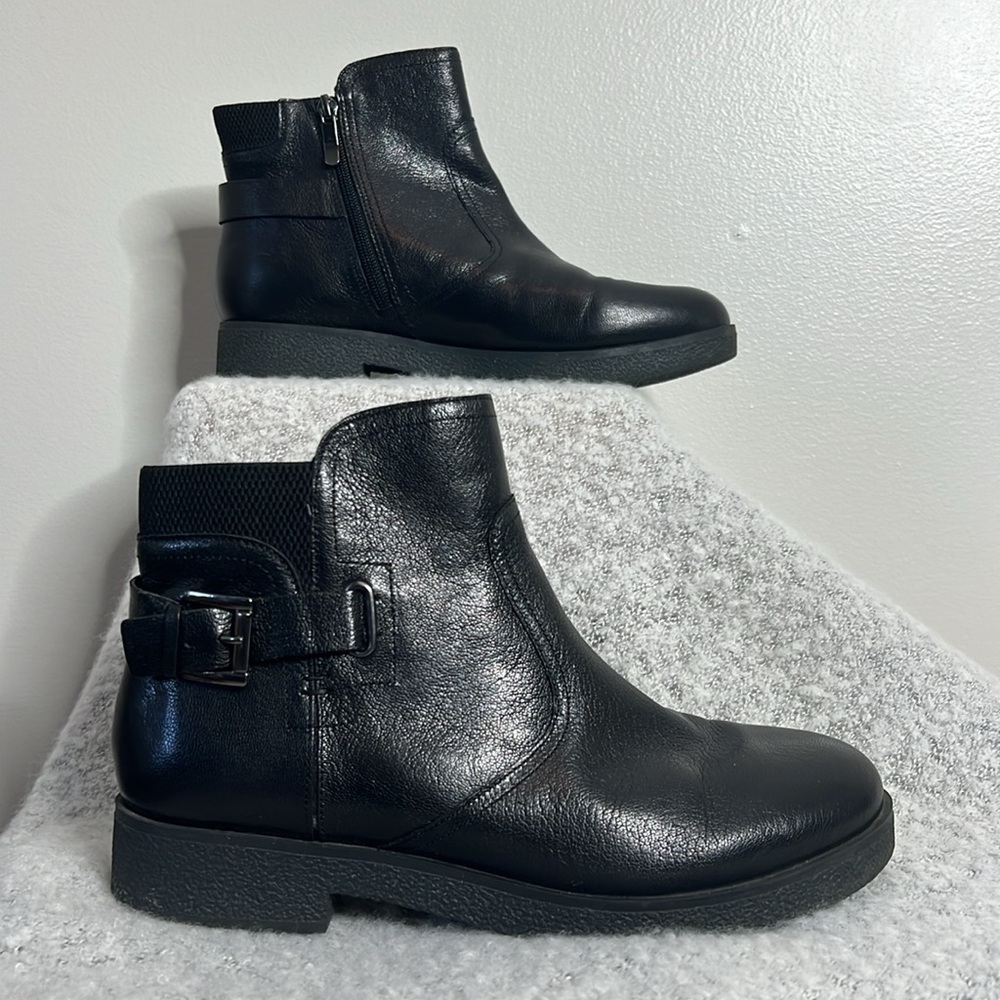 Evolve by Easy Spirit Evkena leather bootie -EUC!